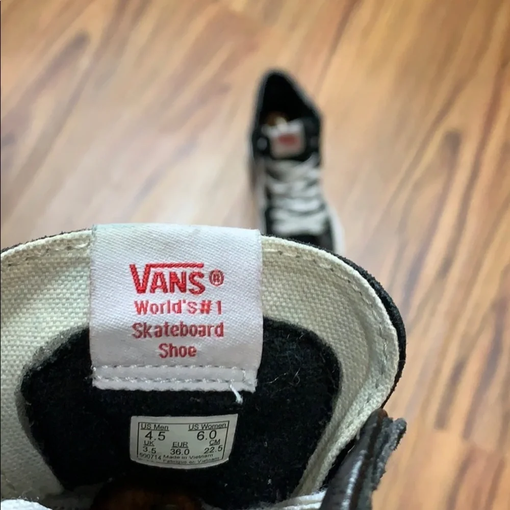 Unisex Vans Of The Wall
